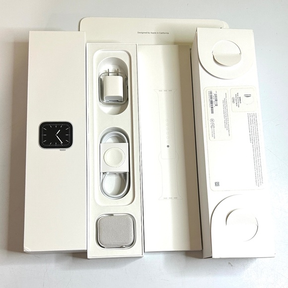 Apple Watch Series 5 GPS 44MM Silver Aluminum Case with White Sport Band - Picture 8 of 14